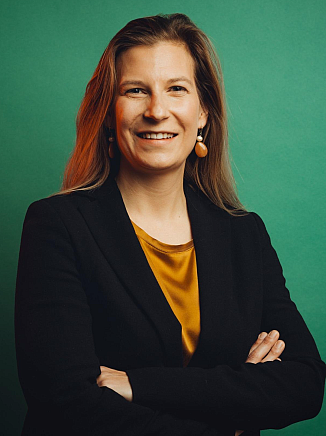 Dr․ Carolin Hartmann